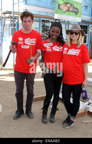 "L'Habitat pour l'humanité' Le Grand Los Angeles chambre construire par le cast de Showtime's Shameless et House of Lies avec : Jeremy Allen White,Shanola Hampton,Kristen Bell Où : Lynwood, Californie, États-Unis Quand : 25 Oct 2014 Banque D'Images