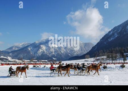 L'un des sites dignes d'intérêt en hiver à Rottach-Egern - la course en traîneau tiré par des chevaux ! Banque D'Images