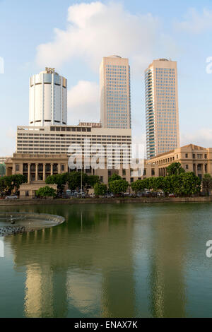 Tours jumelles du World Trade Center et les hôtels modernes, Central Business District, Colombo, Sri Lanka Banque D'Images