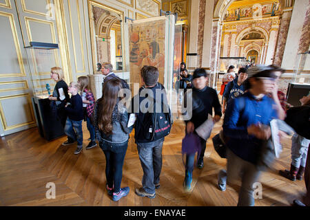 Les visiteurs au musée du Louvre, Paris France Banque D'Images