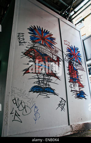 Par Graffiti artiste de rue Nathan Bowen dans le centre de Londres sur des panneaux de construction. Banque D'Images