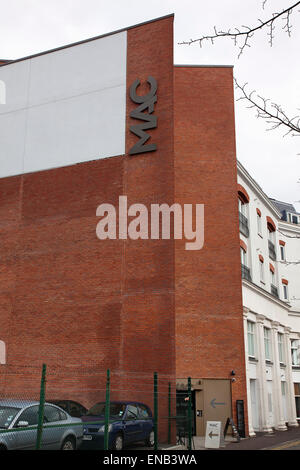 L'Irlande du Nord, Belfast, quartier de la cathédrale. Le MAC en échange Rue Ouest conçu par Hackett & Hall architectes. Banque D'Images