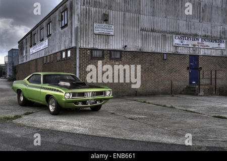 Plymouth barracuda dans un emplacement urbain Banque D'Images