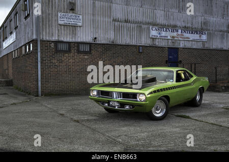 Plymouth barracuda dans un emplacement urbain Banque D'Images