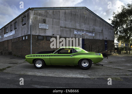 Plymouth barracuda dans un emplacement urbain Banque D'Images