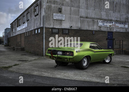 Plymouth barracuda dans un emplacement urbain Banque D'Images