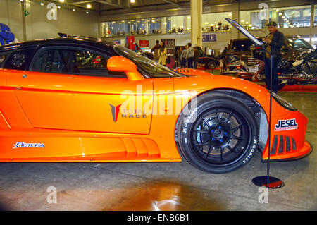 Moscow Tuning Show 2015. Saleen Orange Banque D'Images