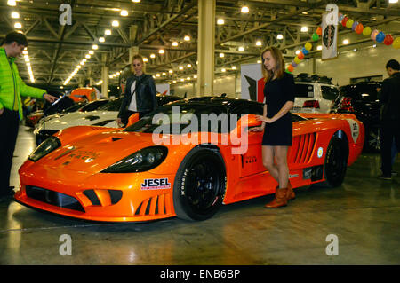 Moscow Tuning Show 2015. Saleen Orange Banque D'Images