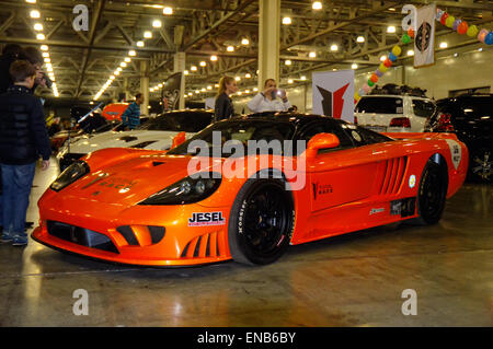 Moscow Tuning Show 2015. Saleen Orange Banque D'Images