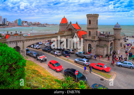 Torreon del Monje. Les plages de Mar del Plata une côte. L'état de Buenos Aires, Argentine. Banque D'Images