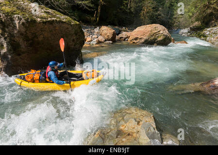 Au milieu de la fourche de la rivière Santiam, Oregon. Banque D'Images