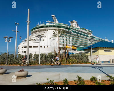 Le terminal de croisière de Disney à Cap Canaveral Floride FL Banque D'Images