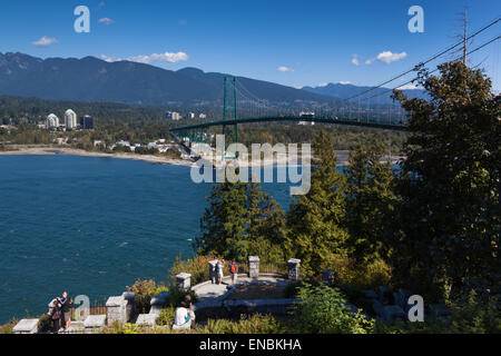 Vue du pont Lions Gate à Vancouver du Prospect Point, le parc Stanley. Colombie-britannique - Canada Banque D'Images