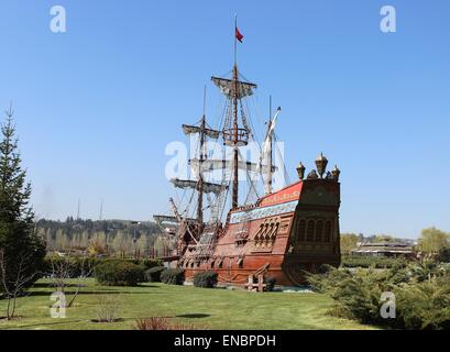 Bateau de pirate dans Sazova Science, Art et Culture Park, Eskisehir, Turquie Banque D'Images