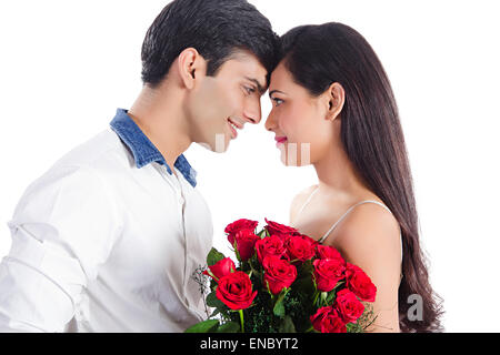 2 Couples mariés indiens Surprise bouquet Saint-Valentin Banque D'Images