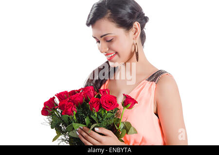 Femme indienne 1 bouquet de roses Saint Valentin Banque D'Images