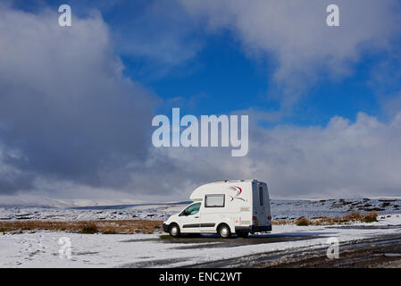 25 Romahome, petit camping-car, stationné dans Swaledale, Yorkshire Dales National Park, North Yorkshire, England UK Banque D'Images