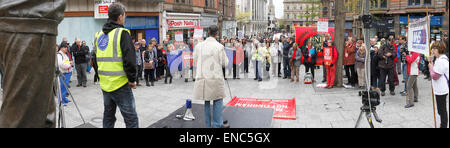 Nottingham, Royaume-Uni. 2 mai, 2015. Lee Baron Midlands TUV Secrétaire générale s'adressant à la foule assemblée au mois de mars et mai rassemblement à Nottingham 12h00 Crédit : Pete Jenkins/Alamy Live News Banque D'Images