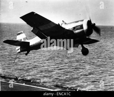 Photographie d'un Grumman F6F-5 Hellcat II, un chasseur naval utilisé par la Fleet Air Arm, présentant sa conception et son application militaire pendant la première Guerre mondiale Banque D'Images