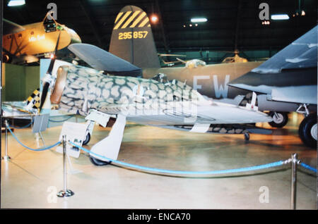 Le Macchi MC.200, également connu sous le nom de Saetta, était un chasseur italien de la seconde Guerre mondiale. Cette photographie montre l'avion en vol, soulignant son rôle dans l'armée de l'air italienne. Banque D'Images