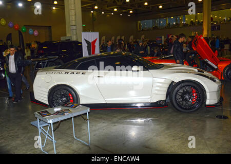 Moscow Tuning Show 2015. Nissan GTR blanche Banque D'Images