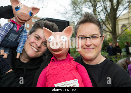 Trois excellents petits cochons qui se sont produits à Fringe City, Brighton Fringe 2015, Pavilion Gardens, Brighton, East Sussex, ROYAUME-UNI. 2nd mai 2015 Banque D'Images