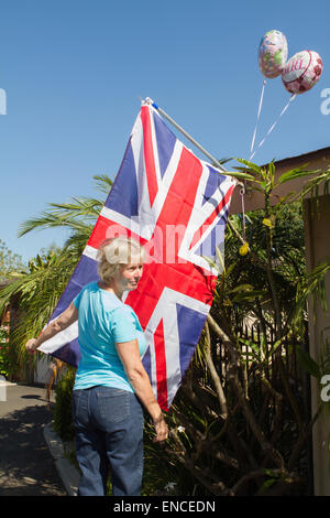 Santa Ana, Californie, USA. 2 mai, 2015. Assurance britannique décore sa maison de célébration de la naissance du royal baby Banque D'Images