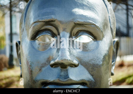 Atlanta en Georga USA Photo : 'à travers ses yeux' statue sur Auburn Ave. et Fort Saint statue de John Wesley Dobbs. Dobbs a été Banque D'Images