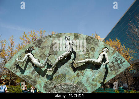 Le centre-ville d'Atlanta en Georga USA Photo : Olympic Sculpture dans le parc olympique, Atlanta. L'artiste Peter Calaboyias Banque D'Images