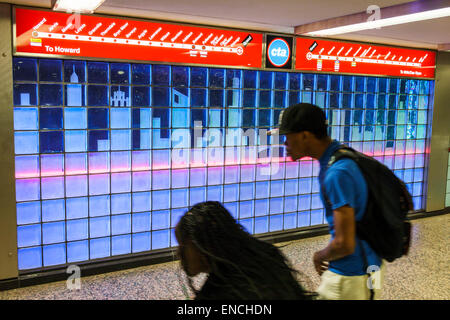 Chicago Illinois,Chicago Transit Authority,CTA,système de transport public,Grand Avenue station,route de l'autoroute,carte,art de verre, Black Blacks Afri Banque D'Images