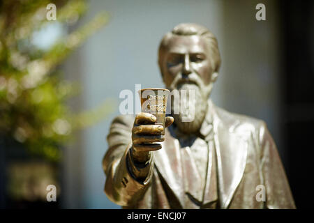 'Downtown Atlanta en Georga USA statue de bronze de John Stith Pemberton 1831 Juillet - Août 1888 était un pharmacien, et est Banque D'Images