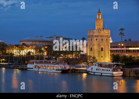 Torre del Oro sur le Guadalquivir. Sevilla, Espagne. Banque D'Images