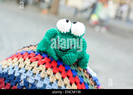 Figurines en vinyle noire montrant, Badajoz, Espagne. Grenouille au crochet Banque D'Images