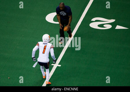 New Orleans, LA, USA. 2 mai, 2015. Spokane db choc Sam Pope (10) L'échauffement avant le match entre le choc et Spokane New Orleans VooDoo King Smoothie au Centre de New Orleans, LA. Credit : csm/Alamy Live News Banque D'Images