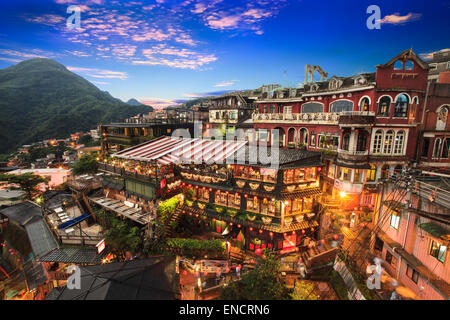 Nouveau Taipei, Taiwan - le 30 juin 2014 : la mer montagne ville paysages de Jiufen, Taiwan Banque D'Images