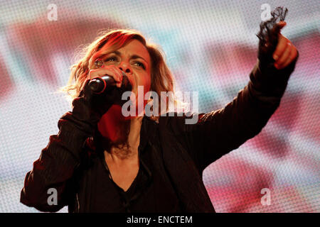 Irene Grandi joué en direct à l'assemblée annuelle 1 mai, tenue du Concert les trois principaux syndicats italiens : CGIL, CISL et UIL à Piazza S. Giovanni à Rome. Son dernier album est intitulé "Un vento senza nome". (Photo de Elena Aquila/Pacific Press) Banque D'Images