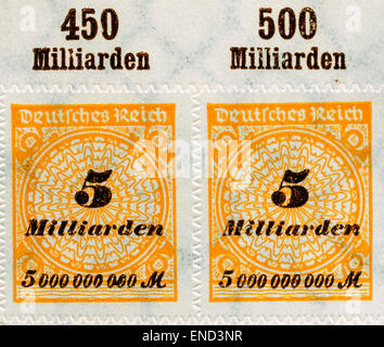 Paire non utilisée de marque allemande de 1923 5 000 000 000 "hyper-inflation" - timbres de l'Allemagne. Banque D'Images