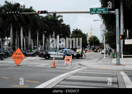 La police de Miami le blocage d'une route fermée Banque D'Images