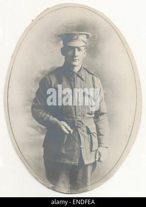 Cette photographie de portrait en noir et blanc capture W. Smithers, un membre du Sydney Harbour Trust qui a été tué au combat pendant la première Guerre mondiale. La photo fait partie des archives de guerre documentant les contributions des Australiens à la première Guerre mondiale. Banque D'Images