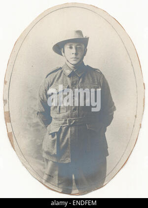 Cette photographie en noir et blanc capture S.B. Killigrew, un membre du Sydney Harbour Trust, dans son uniforme ANZAC avant sa mort dans la première Guerre mondiale. L'image est conservée dans le cadre des archives de guerre, en hommage à son service. Banque D'Images