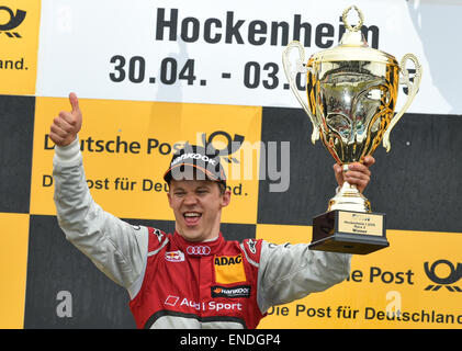 Hockenheim, Allemagne. 06Th Mai, 2015. Mattias Ekstroem de l'Audi Sport team ABT Sportsline célèbre remportant la deuxième course de la saison à la German Touring Car Championship (DTM) à Hockenheim, Allemagne, 03 mai 2015. Photo : UWE ANSPACH/dpa/Alamy Live News Banque D'Images