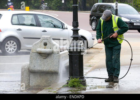 Conseil de lavage sous pression un vieux cheval de pierre creux à Londres Banque D'Images