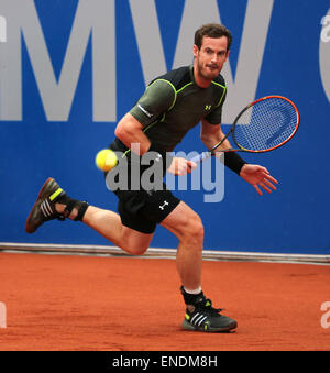 Munich, Allemagne. 06Th Mai, 2015. Andy Murray en action contre de commentaires de l'Allemagne lors de la finale du tournoi de tennis ATP à Munich, Allemagne, 03 mai 2015. En raison de fortes pluies le match a été interrompu et s'ajourne jusqu'à lundi. Photo : Philippe RUIZ/dpa/Alamy Live News Banque D'Images