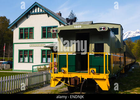 Train avec un wagon comme le dernier wagon à Squamish, près de Vancouver Museum Station Banque D'Images