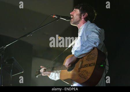 Gruff Rhys - Super Furry Animals effectuant à Cardiff en Mars 2015. Banque D'Images