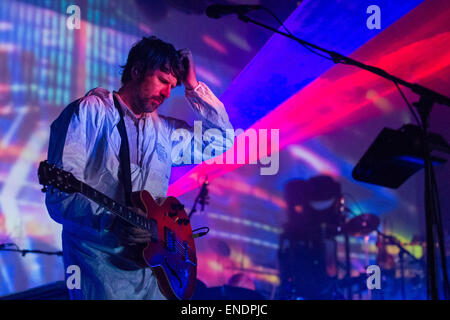 Gruff Rhys - Super Furry Animals effectuant à Cardiff en Mars 2015. Banque D'Images