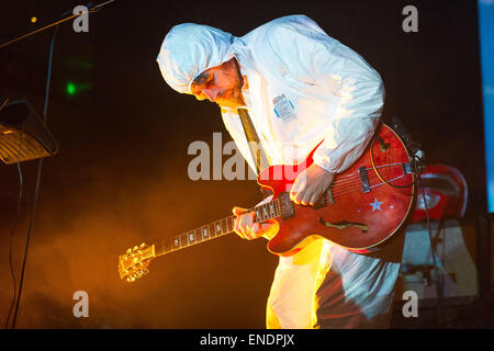 Gruff Rhys - Super Furry Animals effectuant à Cardiff en Mars 2015. Banque D'Images