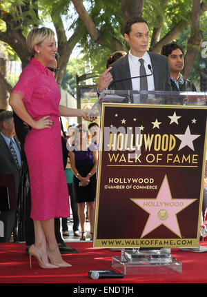 Kaley Cuoco honoré avec une étoile sur le Hollywood Walk of Fame en vedette : Kaley Cuoco,Jim Parsons Où : Hollywood, California, United States Quand : 29 Oct 2014 Banque D'Images