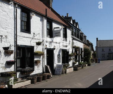 Extérieur de Lomond Tavern Fife Falkland Ecosse Avril 2015 Banque D'Images