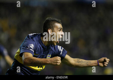 Buenos Aires, Argentine. 3 mai, 2015. Boca Juniors' Cristian Pavon célèbre au cours de la première division Argentine 2015 contre River Plate dans le Diego J. Armando Stadium, Buenos Aires, capitale de l'Argentine, le 3 mai 2015. Boca Juniors a remporté 2-0. © Alberto Raggio/Xinhua/Alamy Live News Banque D'Images